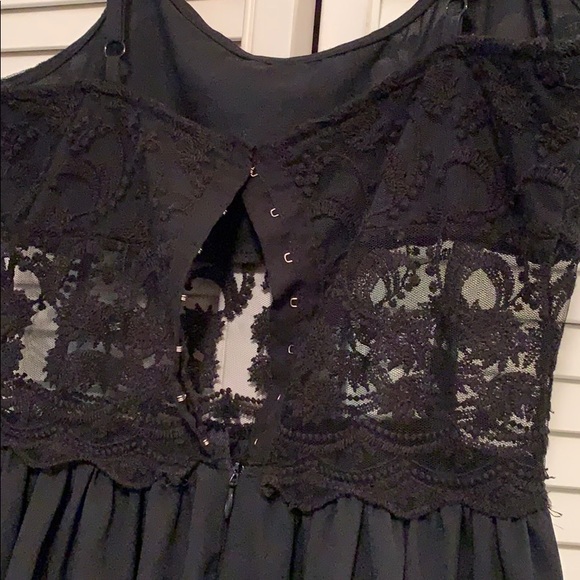 Black lace dress - Picture 3 of 3